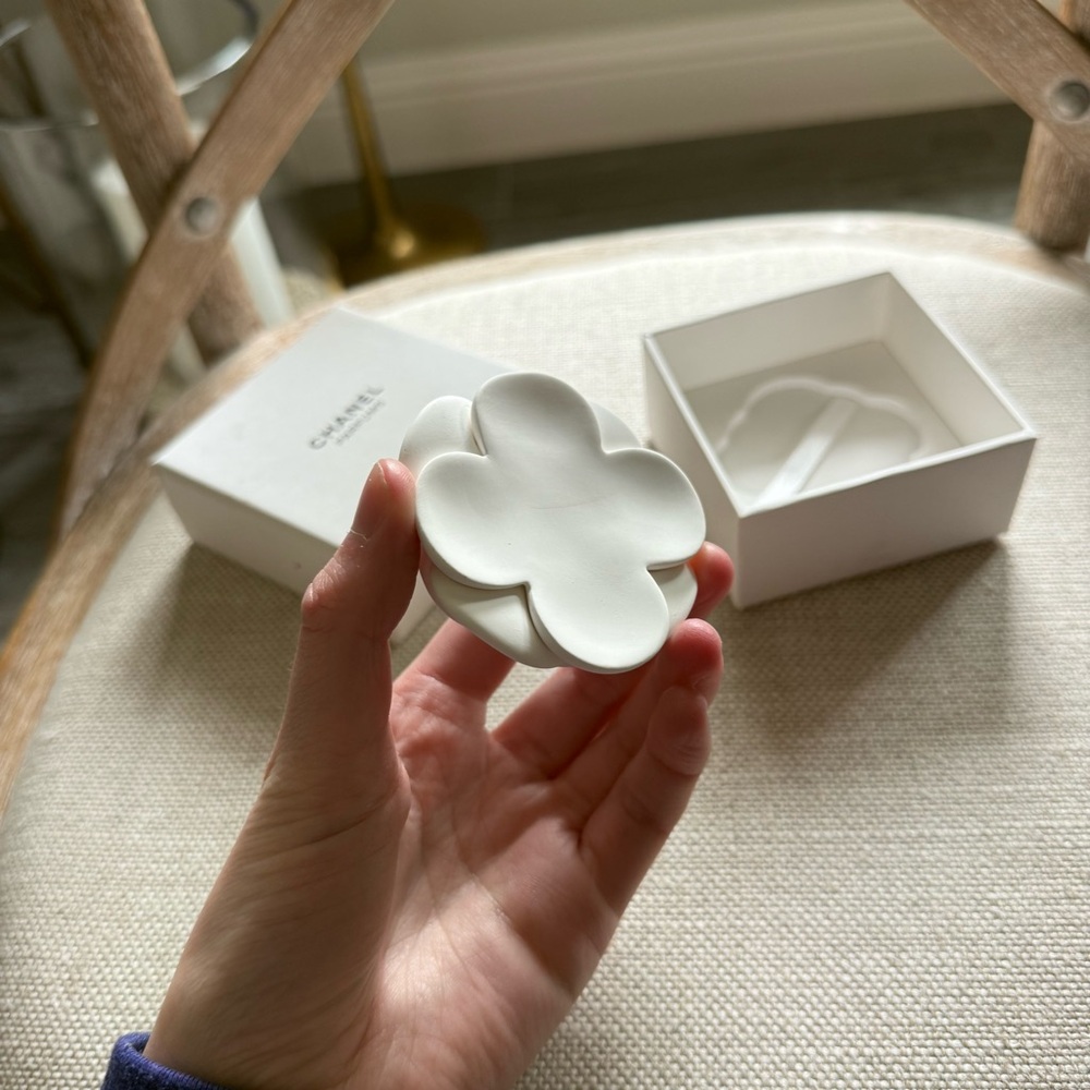 Chanel Camillia Ceramic Diffuser - image 5